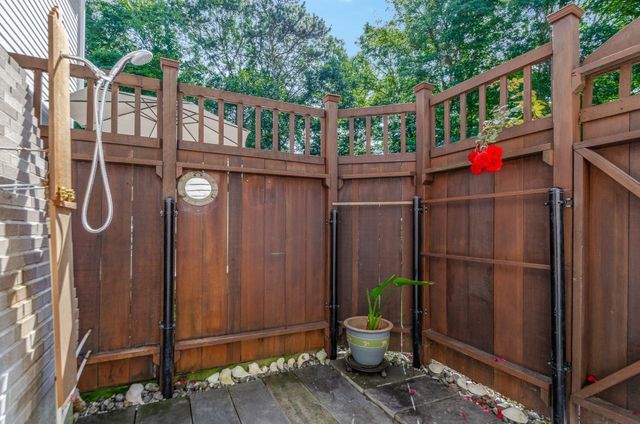 3 Timberledge Ln, Mattapoisett, MA 02739