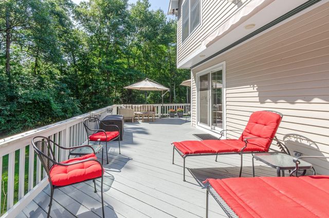 3 Timberledge Ln, Mattapoisett, MA 02739