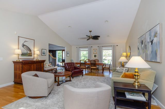 3 Timberledge Ln, Mattapoisett, MA 02739