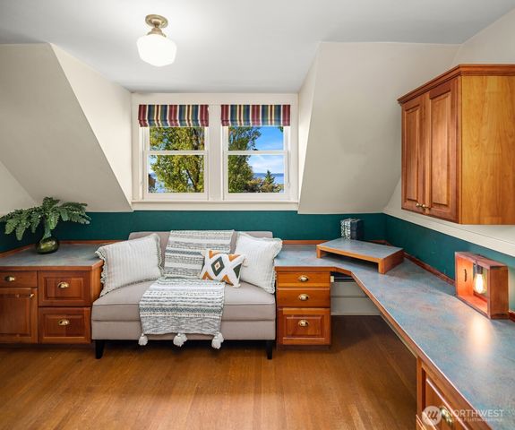 708 W Prospect Street, Seattle, WA 98119