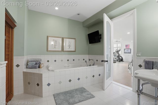 11479 Clyde Road, Hartland Township, MI 48430