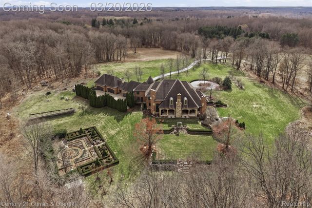 11479 Clyde Road, Hartland Township, MI 48430