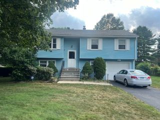 76 Hartz Lane, East Hartford, CT 06118