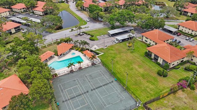 404 HAMMOCK PINE BOULEVARD 404, Clearwater, FL 33761