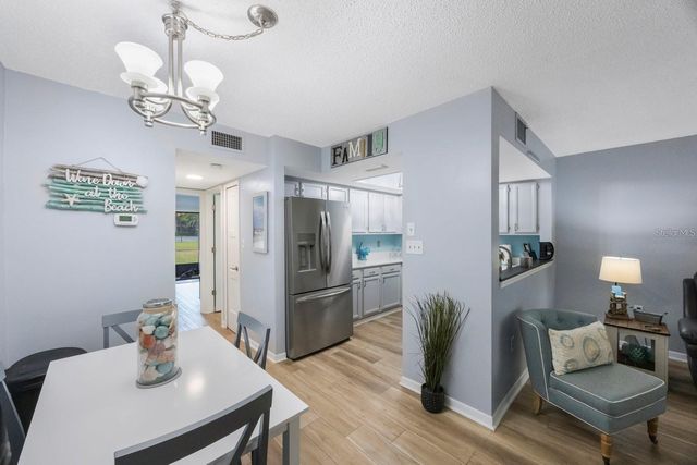 404 HAMMOCK PINE BOULEVARD 404, Clearwater, FL 33761