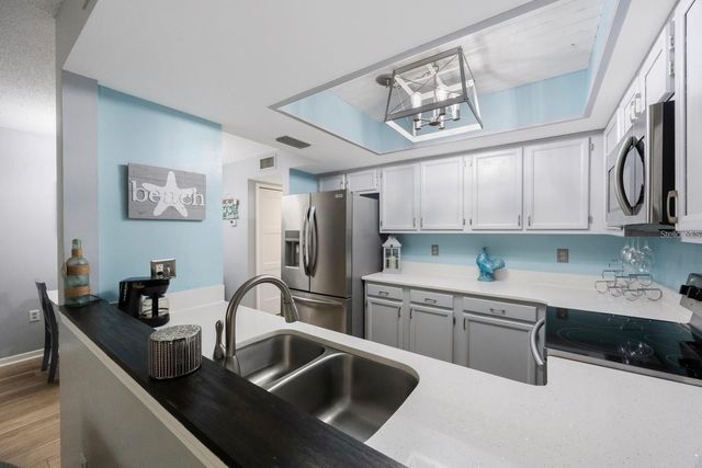 404 HAMMOCK PINE BOULEVARD 404, Clearwater, FL 33761