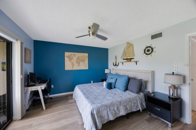404 HAMMOCK PINE BOULEVARD 404, Clearwater, FL 33761