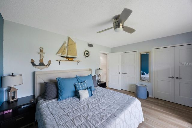404 HAMMOCK PINE BOULEVARD 404, Clearwater, FL 33761
