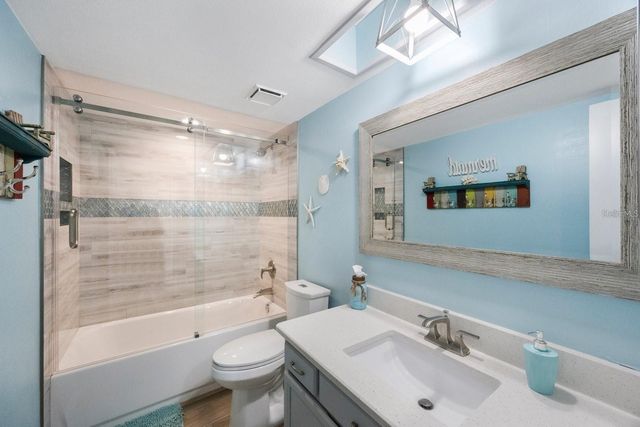 404 HAMMOCK PINE BOULEVARD 404, Clearwater, FL 33761
