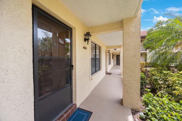 404 HAMMOCK PINE BOULEVARD 404, Clearwater, FL 33761