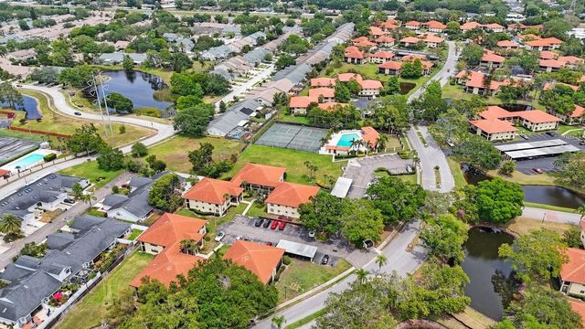 404 HAMMOCK PINE BOULEVARD 404, Clearwater, FL 33761