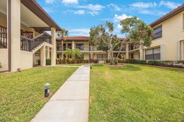 404 HAMMOCK PINE BOULEVARD 404, Clearwater, FL 33761