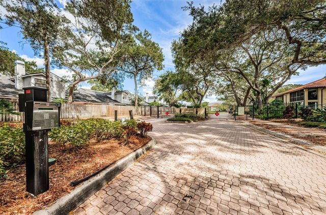 404 HAMMOCK PINE BOULEVARD 404, Clearwater, FL 33761