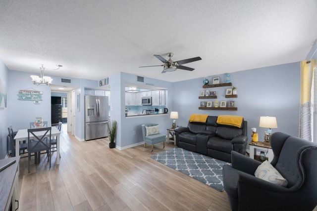 404 HAMMOCK PINE BOULEVARD 404, Clearwater, FL 33761