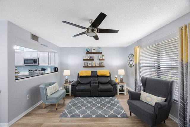 404 HAMMOCK PINE BOULEVARD 404, Clearwater, FL 33761
