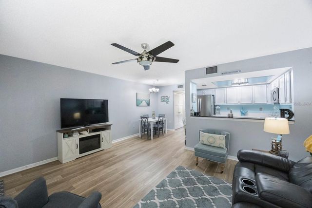 404 HAMMOCK PINE BOULEVARD 404, Clearwater, FL 33761
