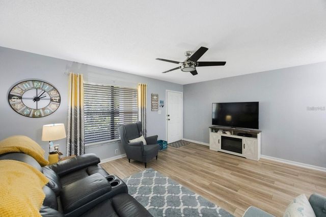 404 HAMMOCK PINE BOULEVARD 404, Clearwater, FL 33761