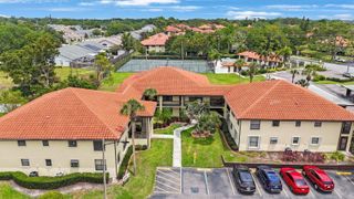 404 HAMMOCK PINE BOULEVARD 404, Clearwater, FL 33761
