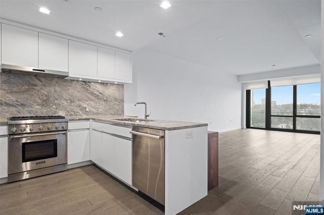 320 Adolphus Avenue 812, Cliffside Park, NJ 07010