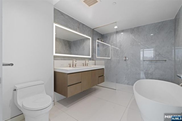 320 Adolphus Avenue 812, Cliffside Park, NJ 07010