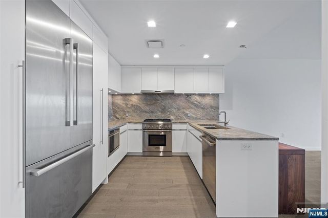 320 Adolphus Avenue 812, Cliffside Park, NJ 07010