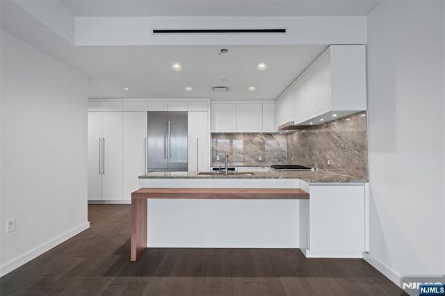 320 Adolphus Avenue 812, Cliffside Park, NJ 07010