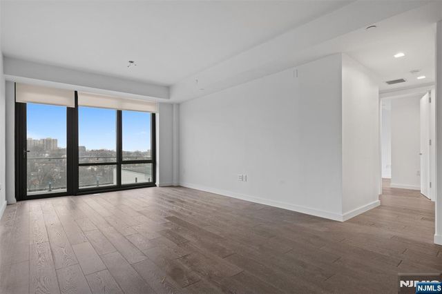 320 Adolphus Avenue 812, Cliffside Park, NJ 07010