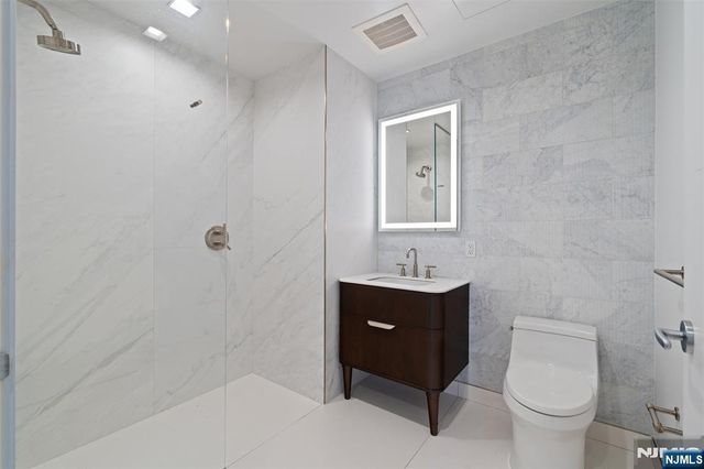 320 Adolphus Avenue 812, Cliffside Park, NJ 07010