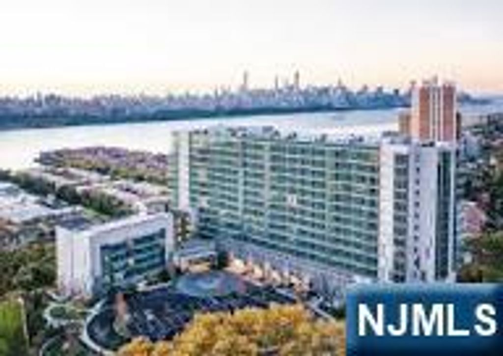320 Adolphus Avenue 812, Cliffside Park, NJ 07010