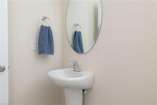 128 S Honey Locust Drive, Thomasville, NC 27360