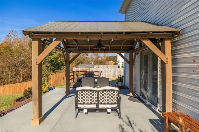 128 S Honey Locust Drive, Thomasville, NC 27360