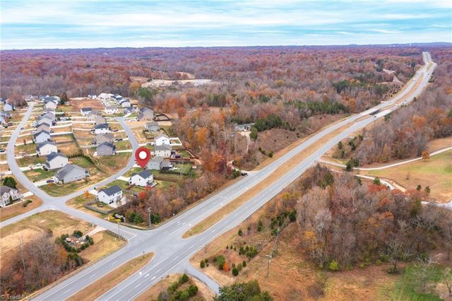 128 S Honey Locust Drive, Thomasville, NC 27360