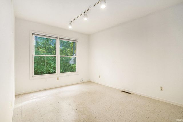 51540 Bridgewater Court, South Bend, IN 46637