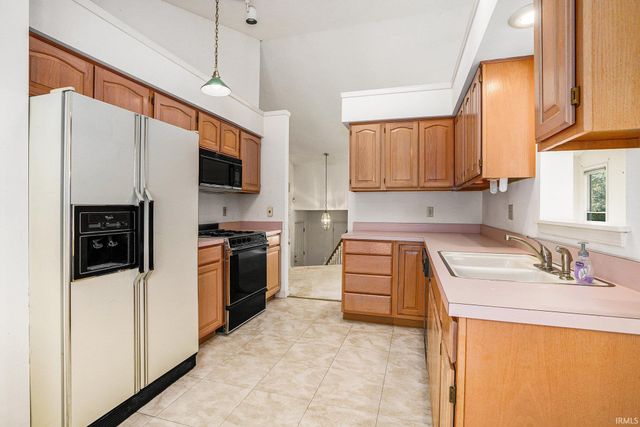 51540 Bridgewater Court, South Bend, IN 46637