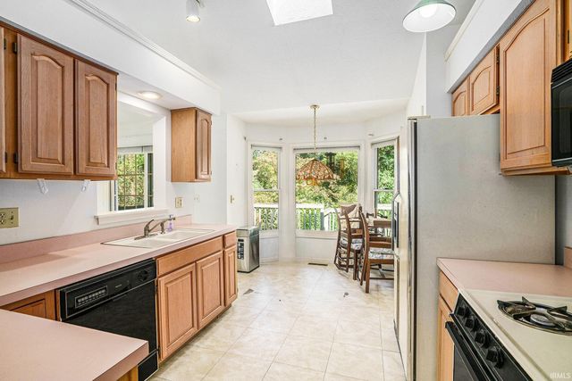 51540 Bridgewater Court, South Bend, IN 46637