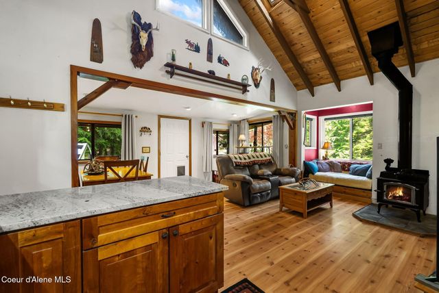 428 Bottle Brand Rd, Hope, ID 83836