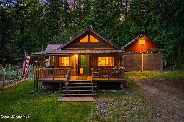 428 Bottle Brand Rd, Hope, ID 83836