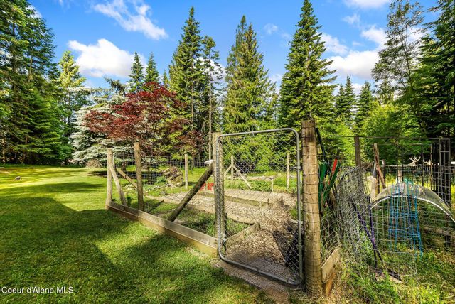 428 Bottle Brand Rd, Hope, ID 83836