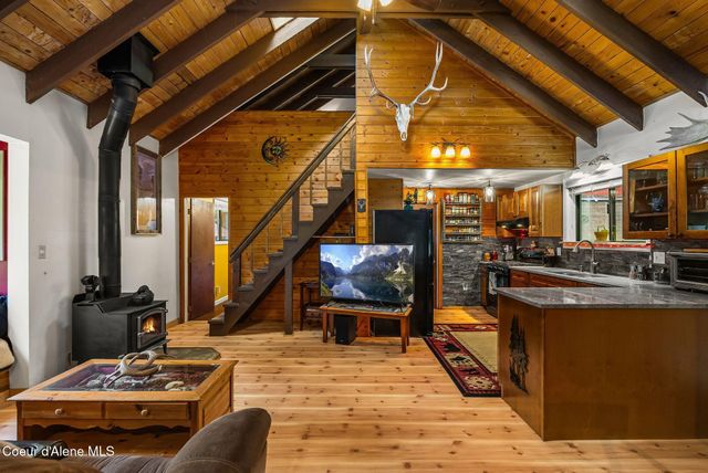 428 Bottle Brand Rd, Hope, ID 83836