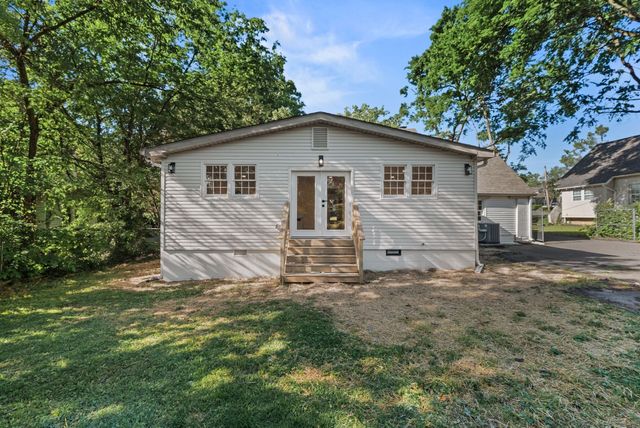 1107 Riverwood Dr, Nashville, TN 37216
