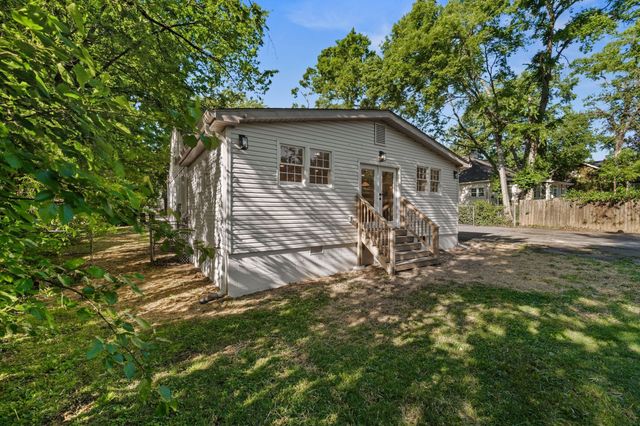 1107 Riverwood Dr, Nashville, TN 37216