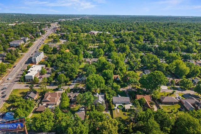 1107 Riverwood Dr, Nashville, TN 37216