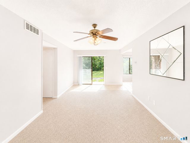 10 Woodsedge Drive 6A, Newington, CT 06111