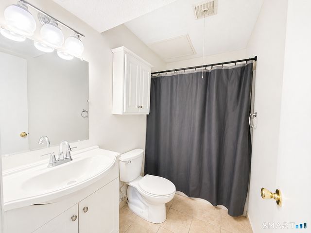 10 Woodsedge Drive 6A, Newington, CT 06111