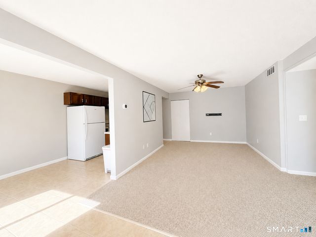 10 Woodsedge Drive 6A, Newington, CT 06111