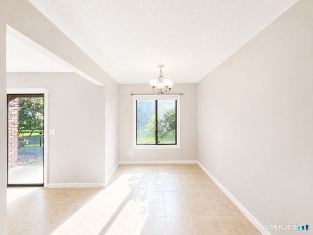 10 Woodsedge Drive 6A, Newington, CT 06111