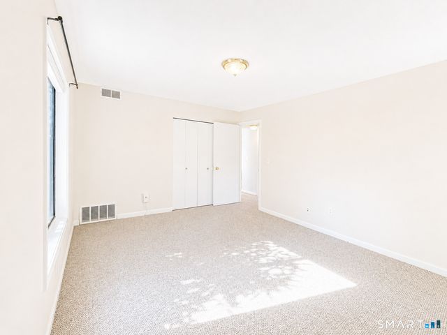 10 Woodsedge Drive 6A, Newington, CT 06111