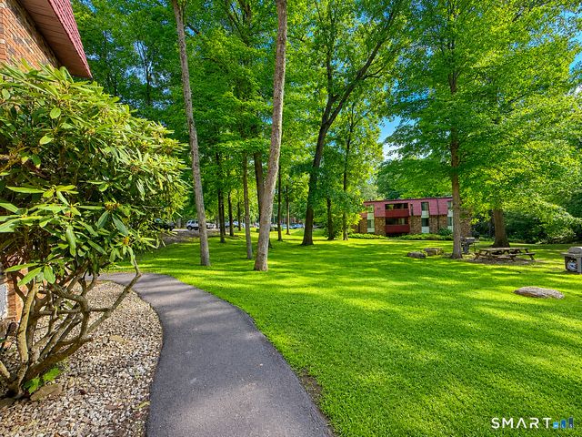 10 Woodsedge Drive 6A, Newington, CT 06111