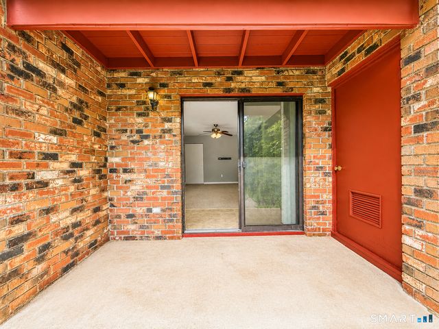 10 Woodsedge Drive 6A, Newington, CT 06111