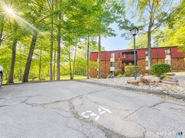 10 Woodsedge Drive 6A, Newington, CT 06111